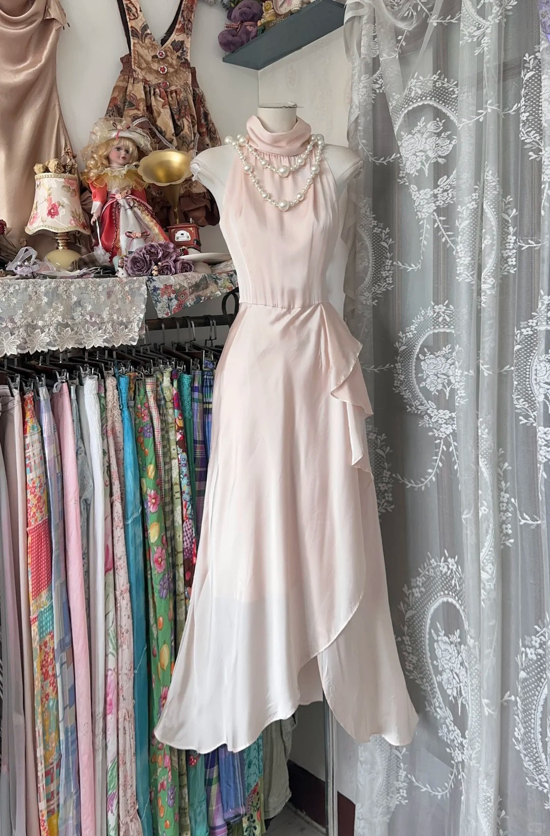 Elegantes, ärmelloses, hochgeschlossenes A-Linien-Abendkleid aus rosa Chiffon, Modell N1286