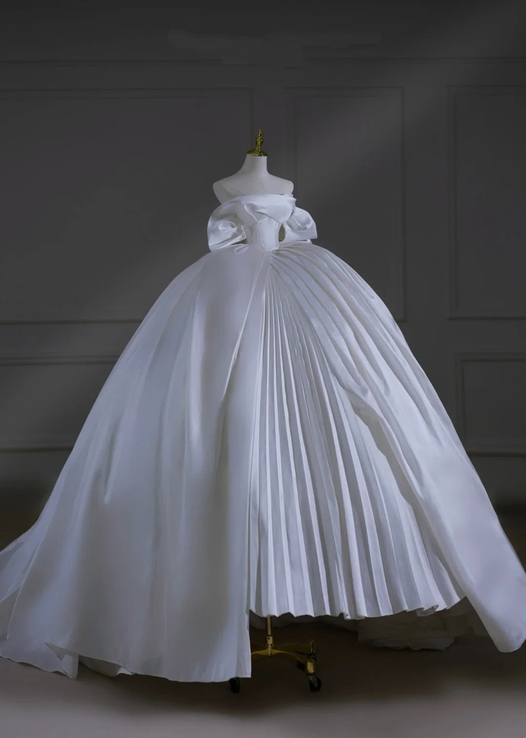 Timeless Wedding Dresses Ball Gown Strapless Satin Sleeves Pleated Brides Dress With Train Corset Fitted Long Bridal Gowns AB2475