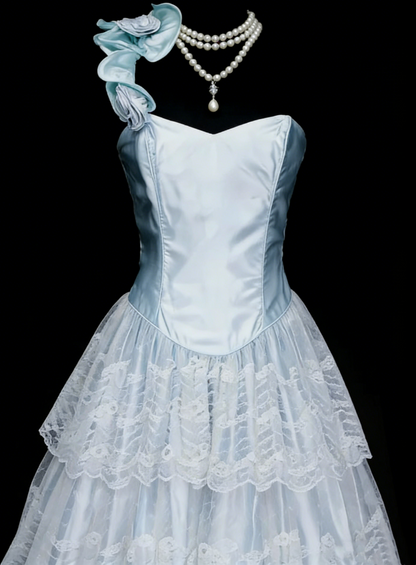 Einzigartiges Ballkleid mit One-Shoulder-Schnitt, hellblauer Tüll, inspiriert von den Homecoming-Kleidern der 2000er Jahre, Modell N1441