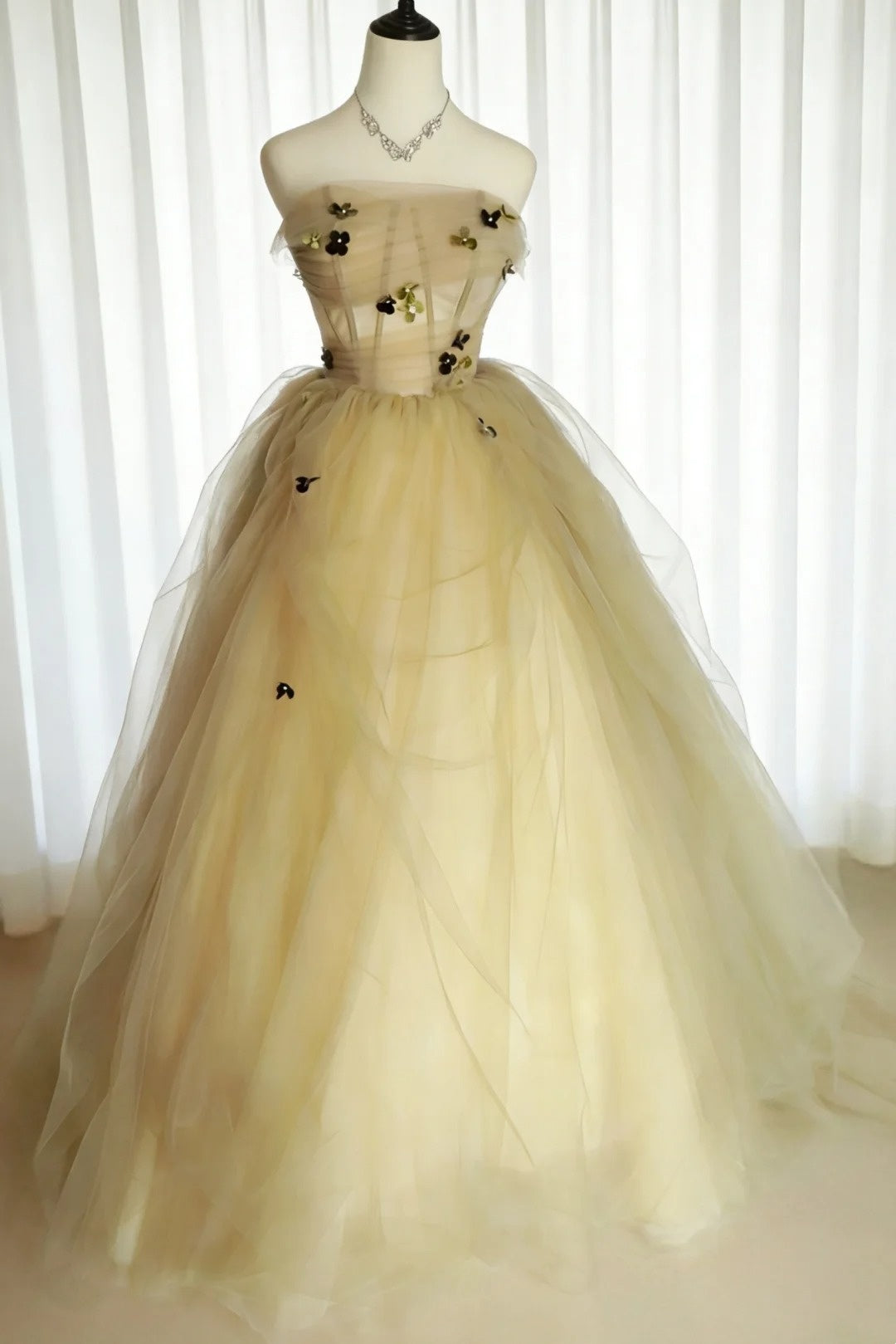 Robes de Bal Simples Robe de Bal bustier en Tulle Jaune avec Fleurs Longue Robe de Quinceañera N2963