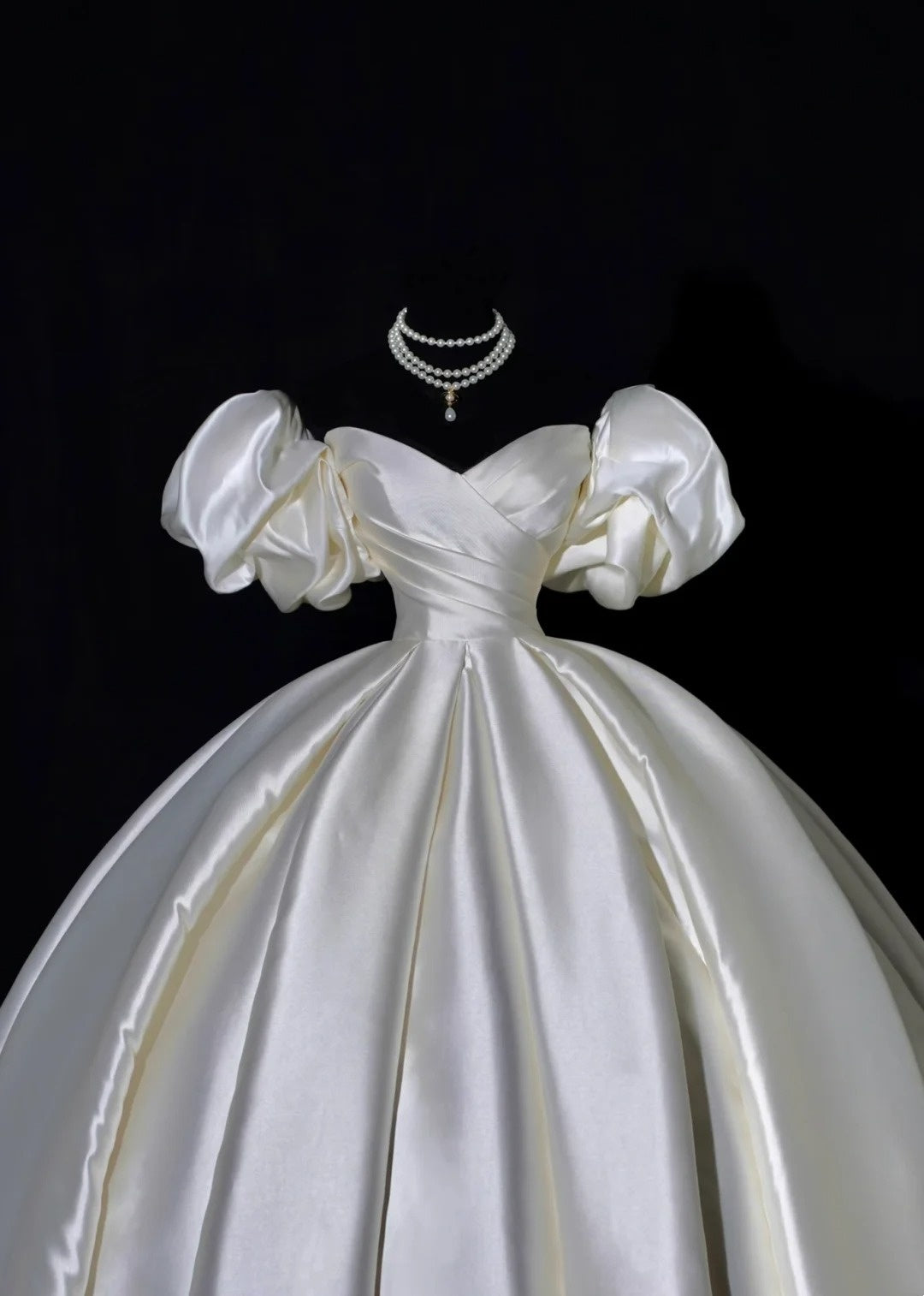 Robe de mariée simple, robe de bal, épaules dénudées, manches courtes, satin plissé, robe de mariée longue et cintrée AB2532