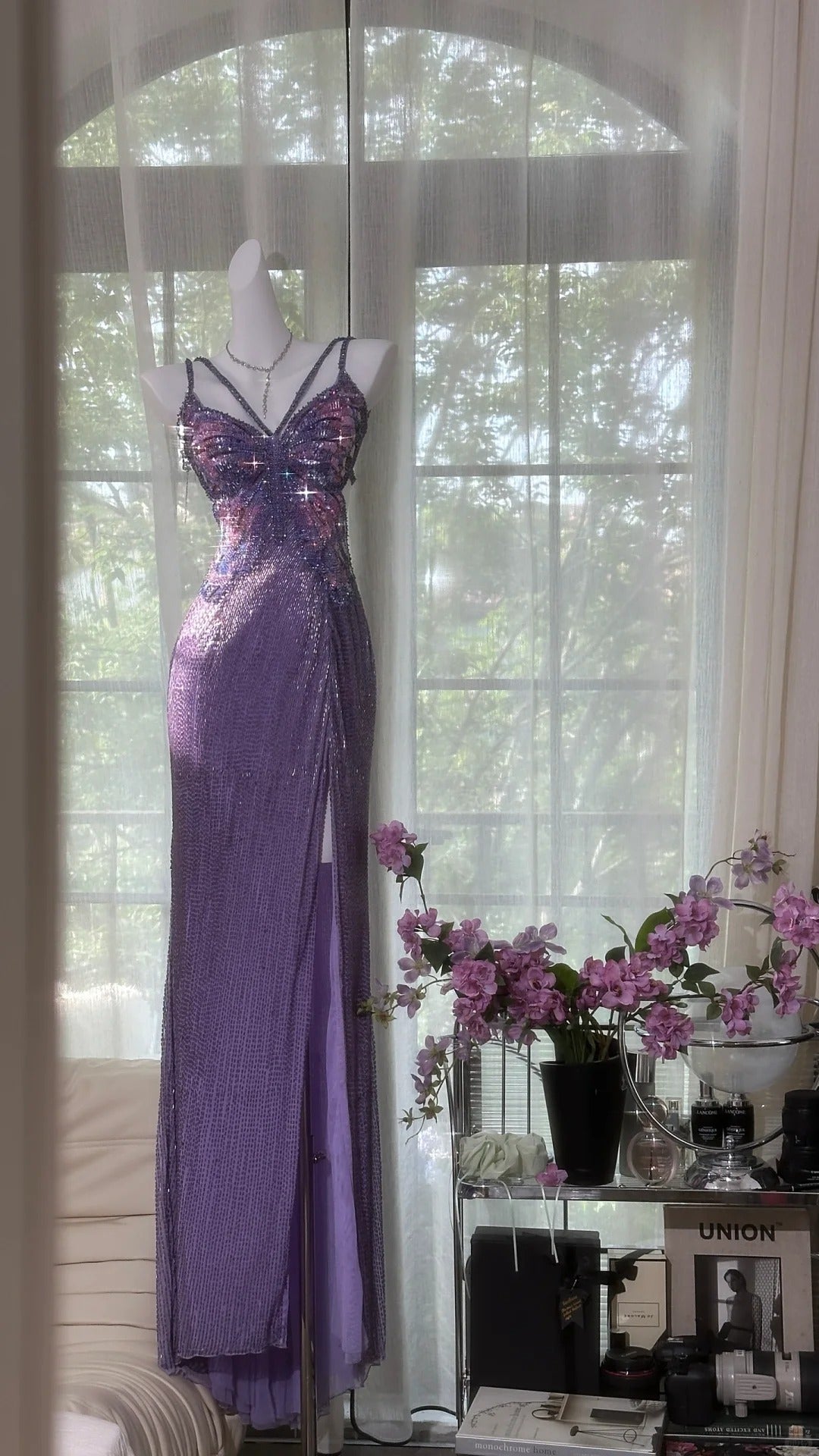Elegante Ballkleider Meerjungfrau Spaghettiträger Lila Pailletten Schlitz Bodenlang Formelle Abendgarderobe N3532