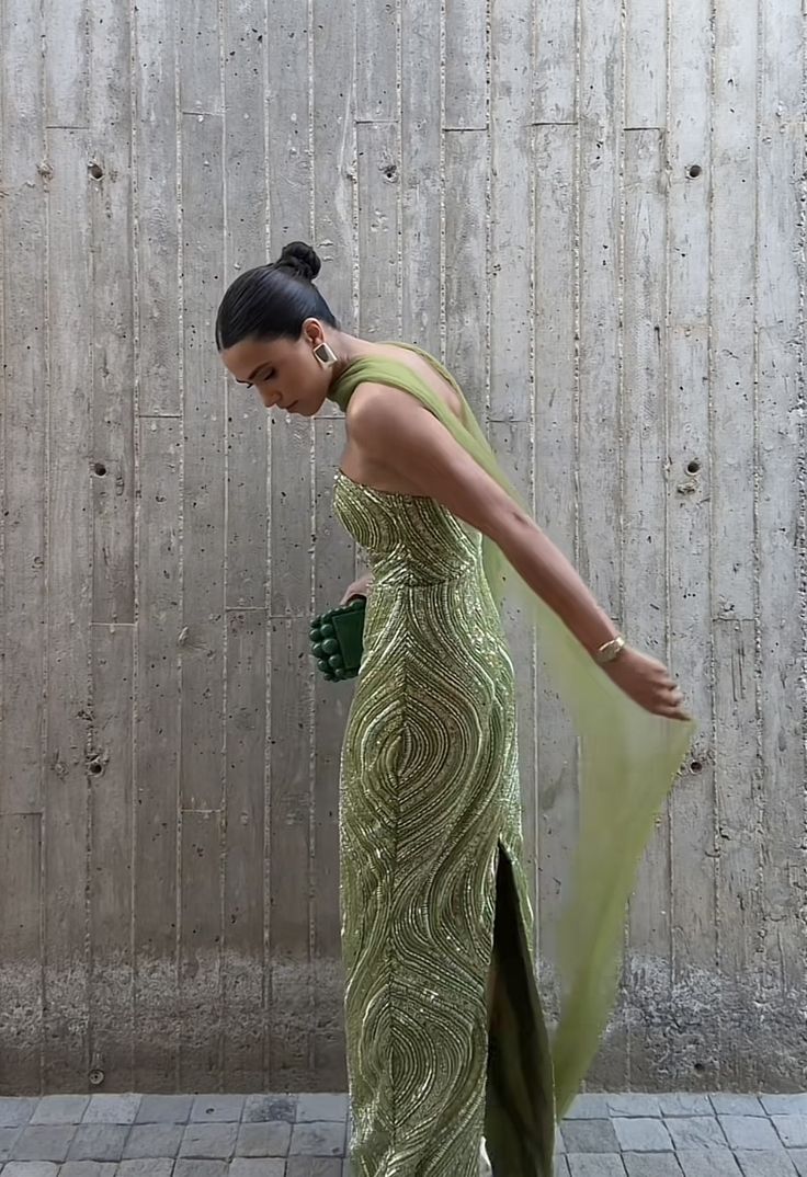 Wunderschönes hellgrünes trägerloses ärmelloses bodenlanges Ballkleid für Damen, luxuriöses, glitzerndes Ballkleid mit Kristallen N2350