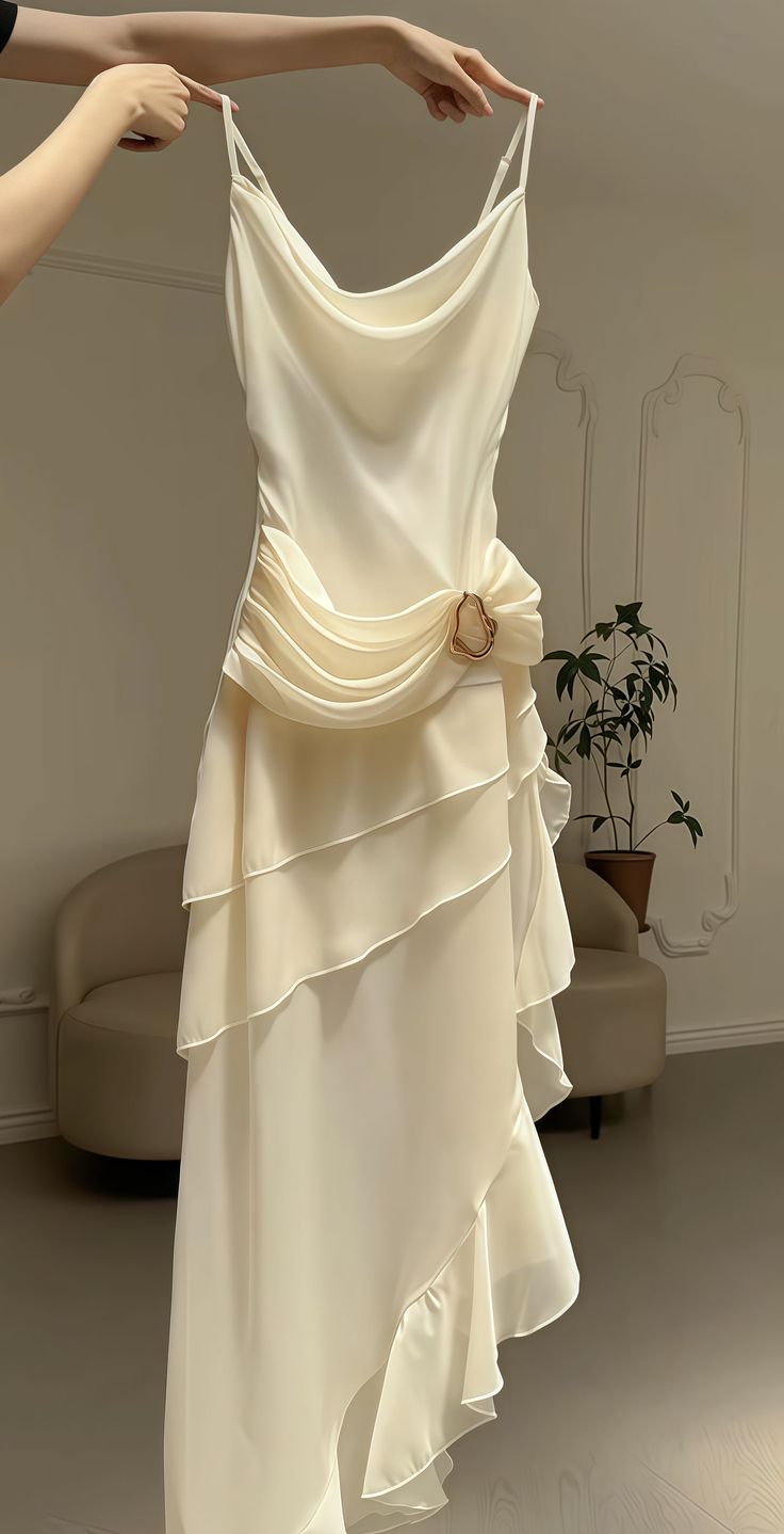 Robe de soirée sirène modeste à fines bretelles en mousseline ivoire plissée AB143