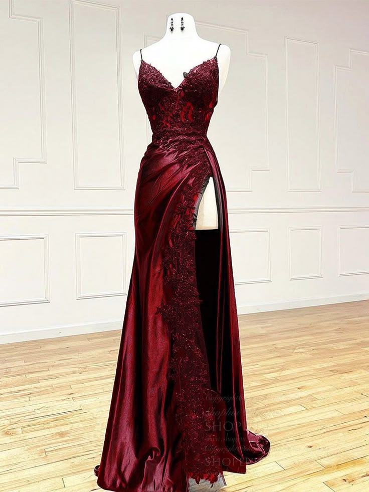 Robe de bal longue sirène bordeaux à fines bretelles et col en V en satin et dentelle AB138
