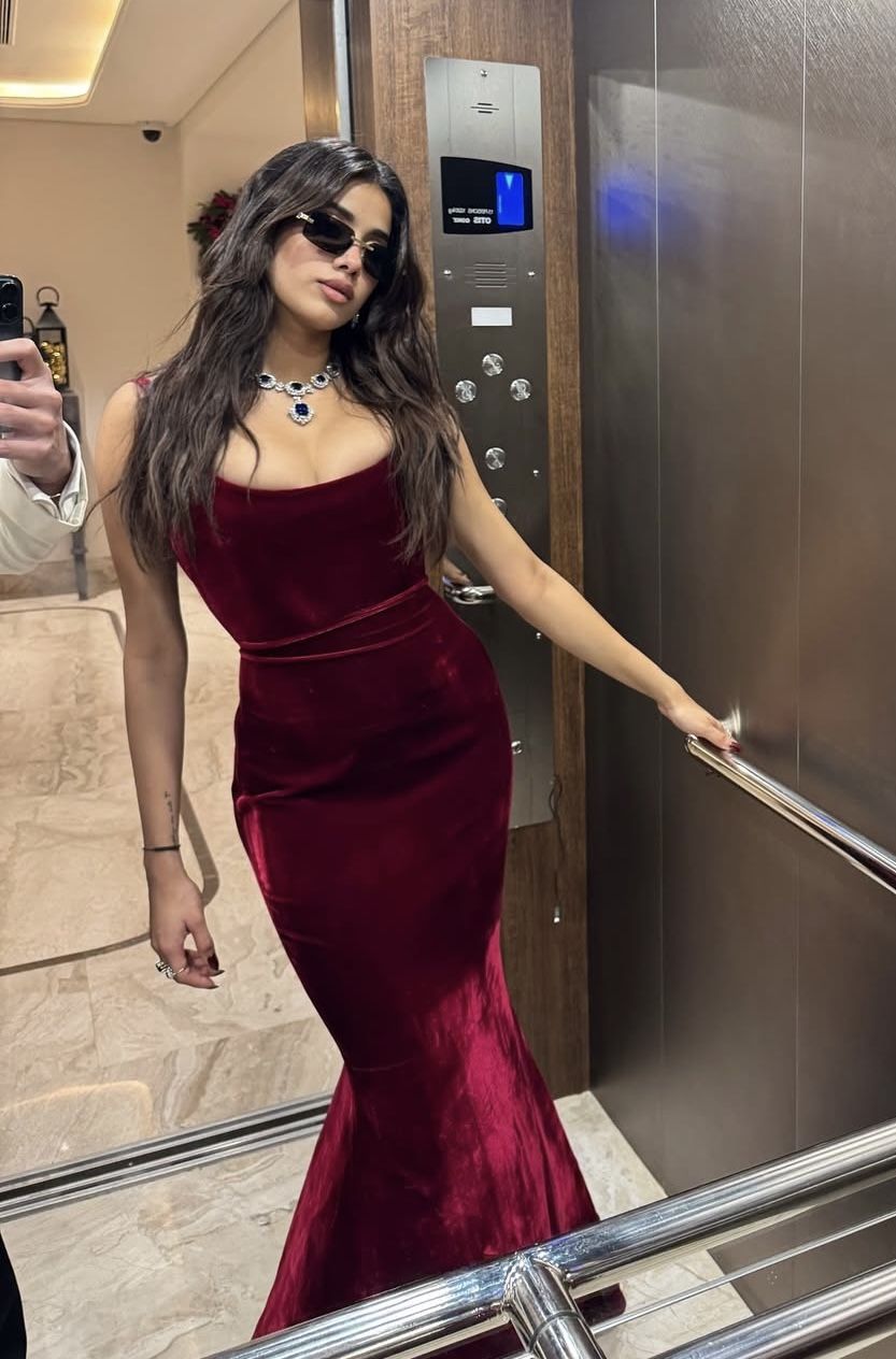 Elegantes Meerjungfrauen-Kleid mit Spaghettiträgern aus burgunderrotem Samt – Inspiration für formelle Abendkleider und lange Ballkleider für Damen und Mädchen AB1810