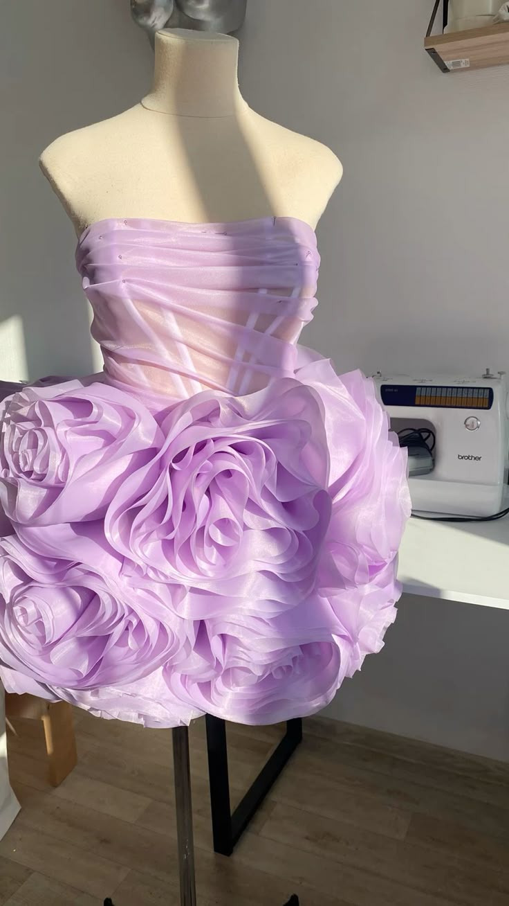 Angesagtes Ballkleid Trägerlos Flieder Tüll Short Night In Rio Inspo Hoco Dress Ideas Homecoming Dresses RB4069