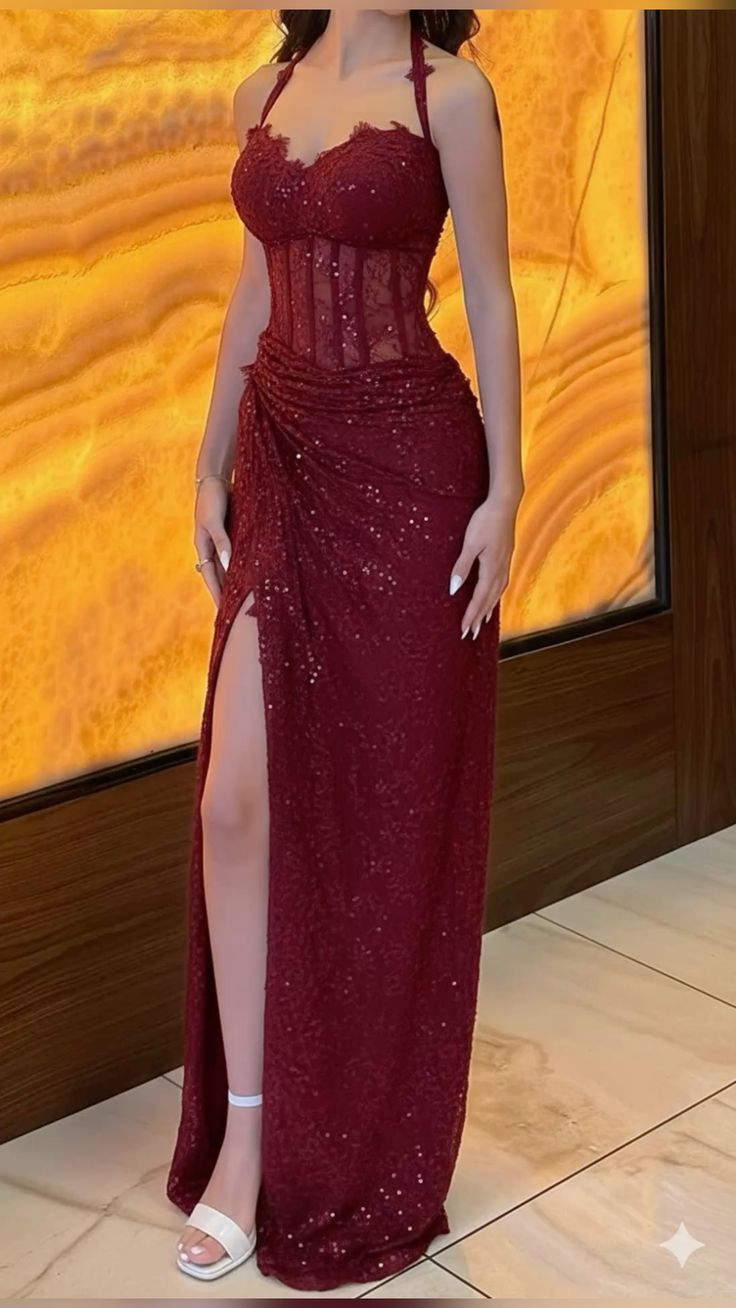 Sexy Meerjungfrauen-Neckholder-Abendkleid aus burgunderroter Spitze mit Schlitz, langes formelles Abendkleid mit Falten, Partykleid N351