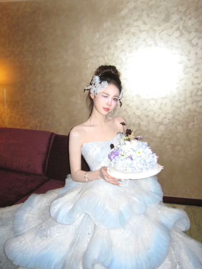 Prinzessinnen-Hochzeitskleid, trägerlos, hellblauer Tüll, plissiert, figurbetont, langes Brautkleid AB2404