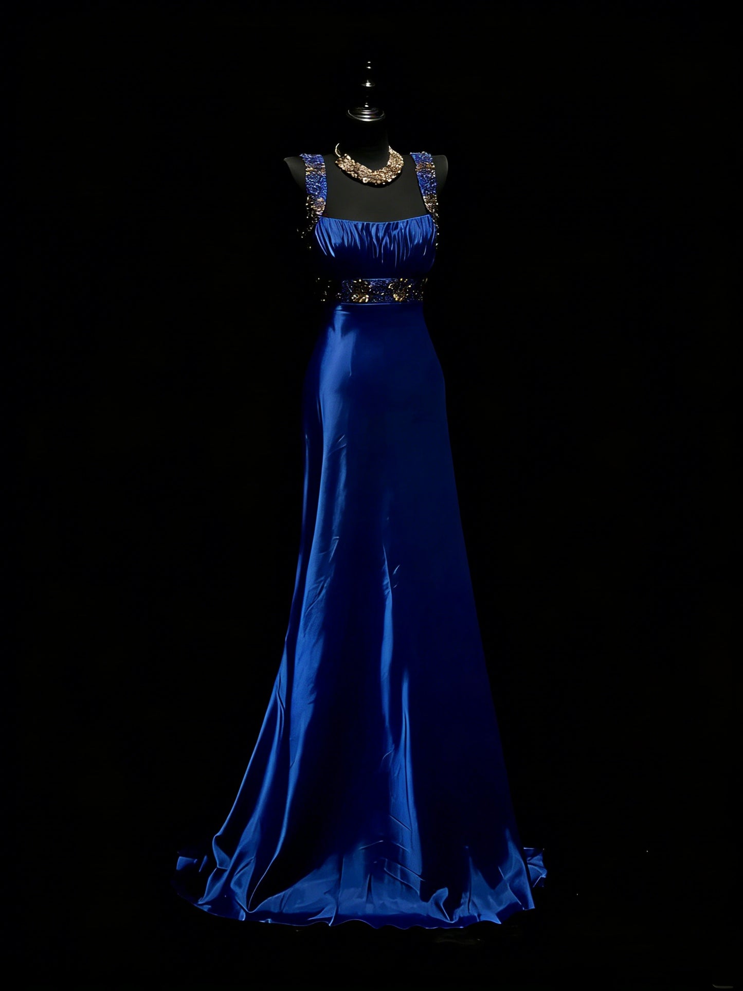 Robe de bal longue en satin bleu roi, coupe trapèze, col carré et corsage orné de perles, idéale pour les jeunes filles en quête d'une tenue de soirée ou de remise de diplômes (N1198).