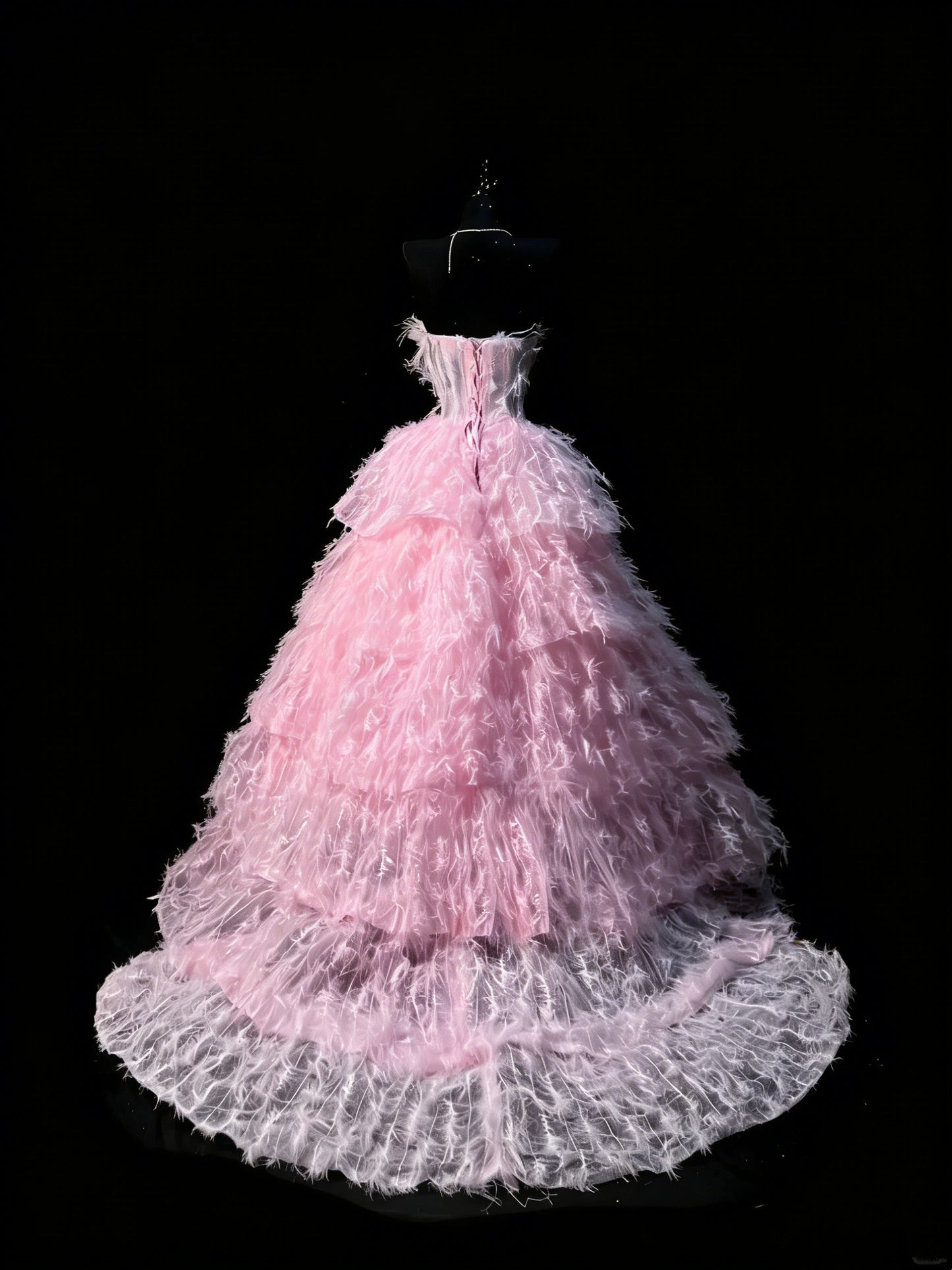 Robe de bal bustier rose en tulle sans manches ornée de plumes, robe longue de quinceañera pour femme, robe de quinceañera pour les 16 ans (N1199)
