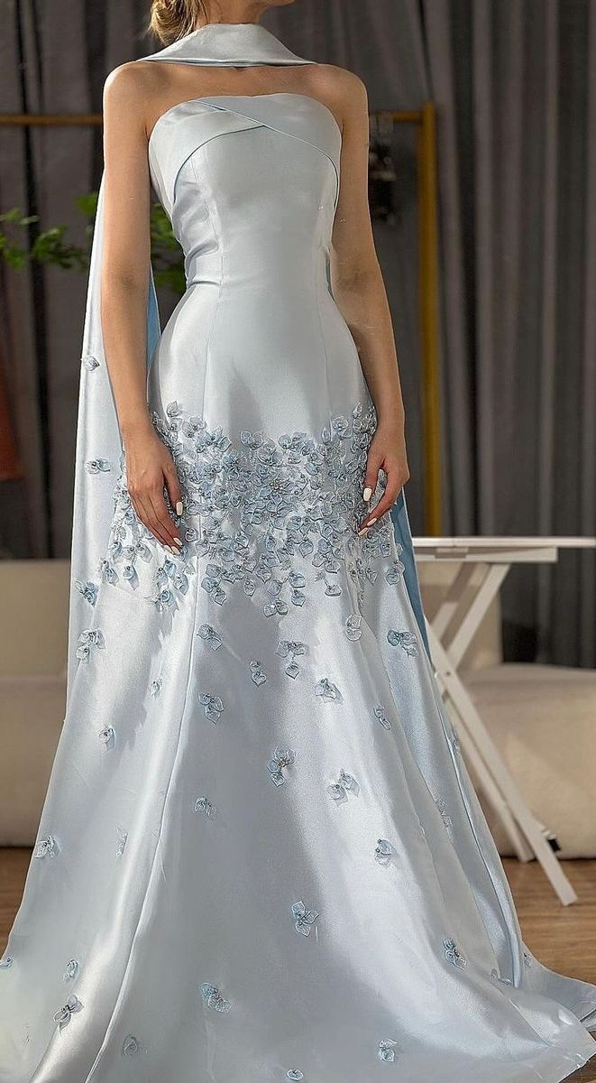 Robe de soirée bustier en satin ornée de perles et de cristaux, ornée de bijoux de haute qualité, idéale pour les célébrités (AB1450).