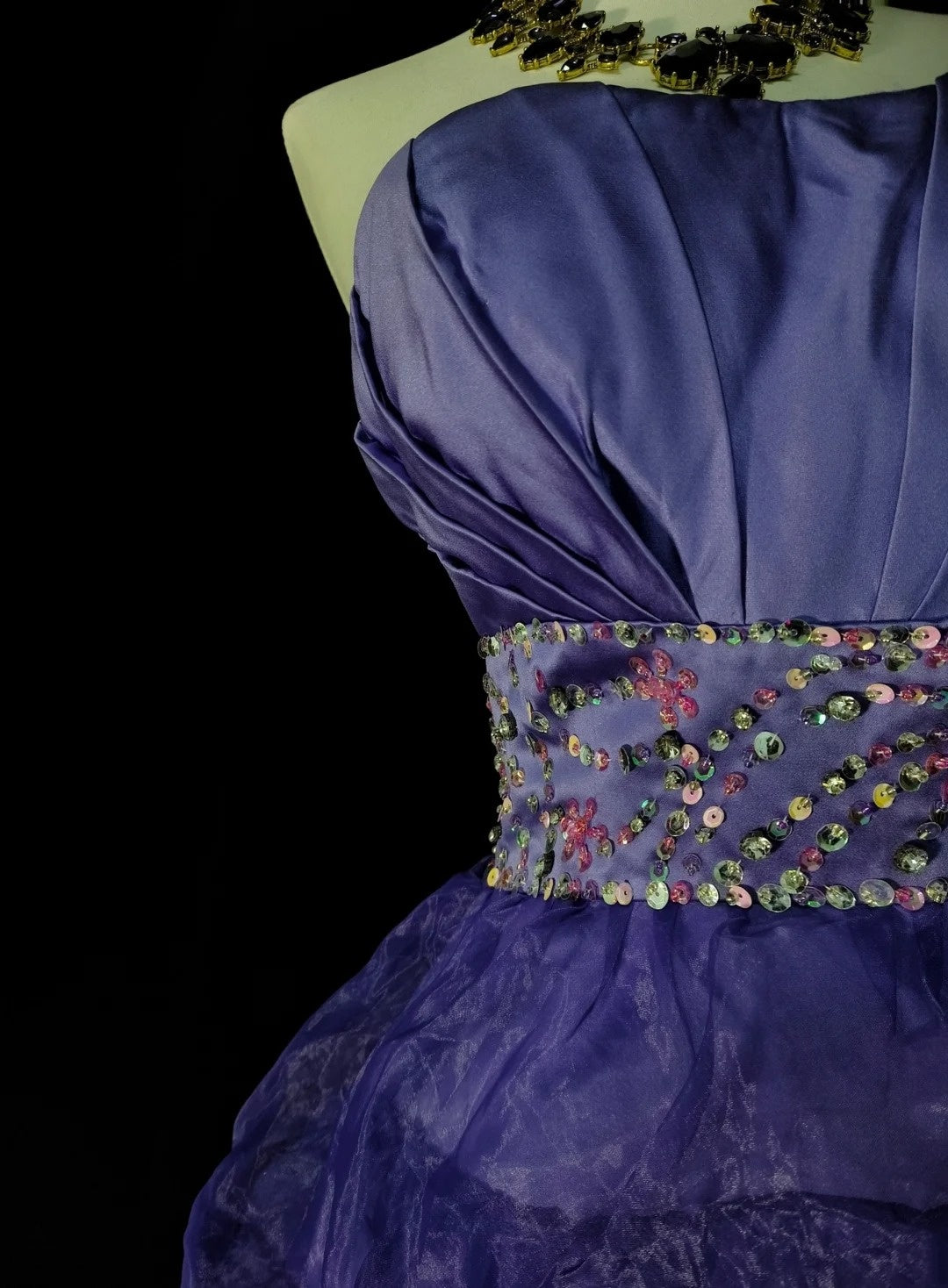 Einzigartiges trägerloses Ballkleid aus königsblauem Tüll im Stil der 2000er Jahre – Inspiration für Homecoming-Kleider (kurz) N1357