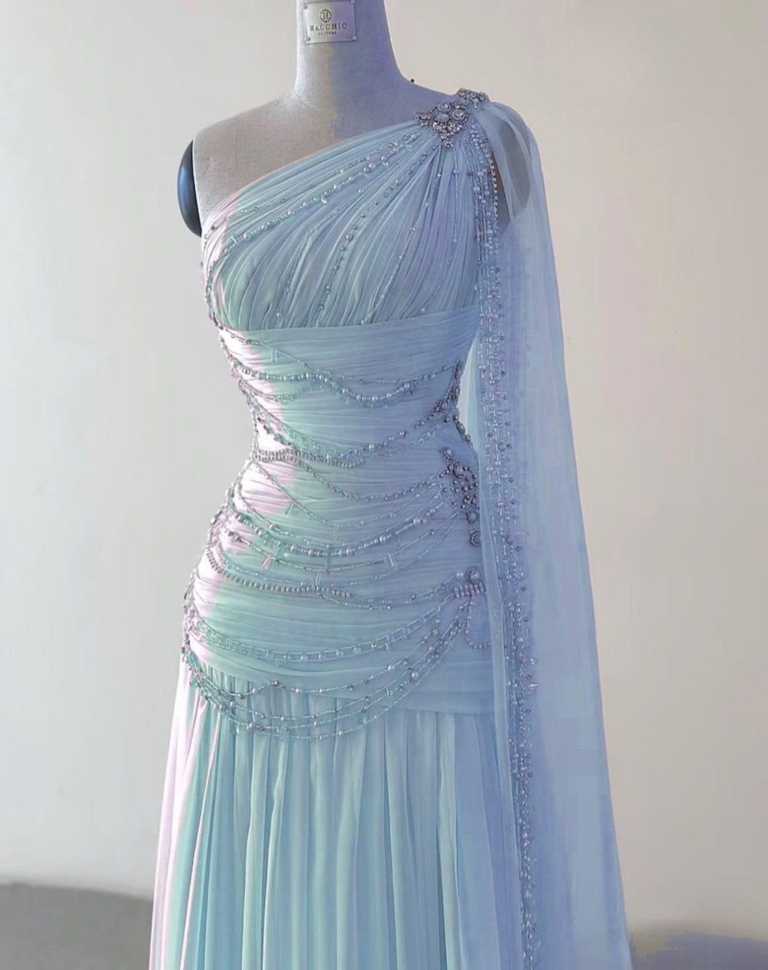 Robe de soirée longue en mousseline rose, élégante, asymétrique, fourreau, épaule dénudée, idéale pour un bal de promo ou une cérémonie (AB525)
