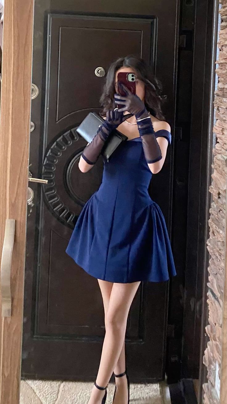 Robes Courtes de Retour à la Maison Séduisantes Coupe A-line Épaules Dénudées Bleu Marine Mini Tenue Hoco pour Bal de Fin d'Année de Première Année de Lycée RB4541