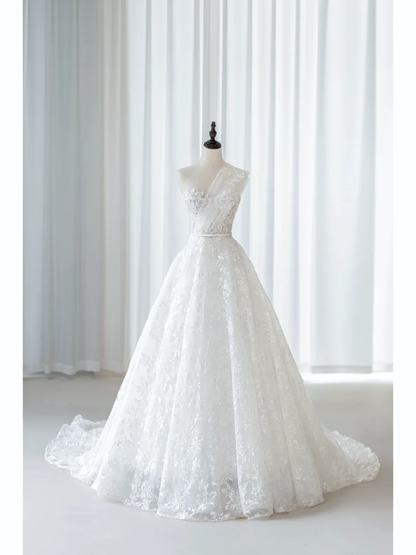 Einfaches Ballkleid, schulterfrei, aus Tüll und Spitze, weiß, tailliert und ausgestellt, bodenlang, mit Falten, Brautkleid AB1007