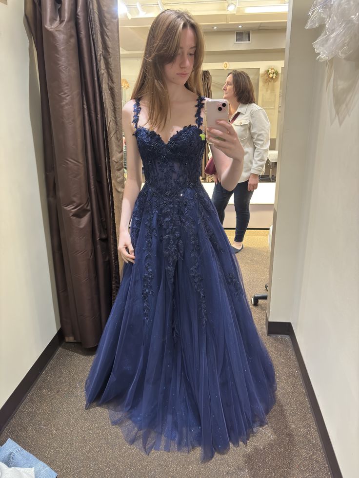 Glitzerndes A-Linien-Kleid mit Spaghettiträgern aus marineblauem Tüll – Inspiration für formelle Partys und lange Ballkleider AB1744