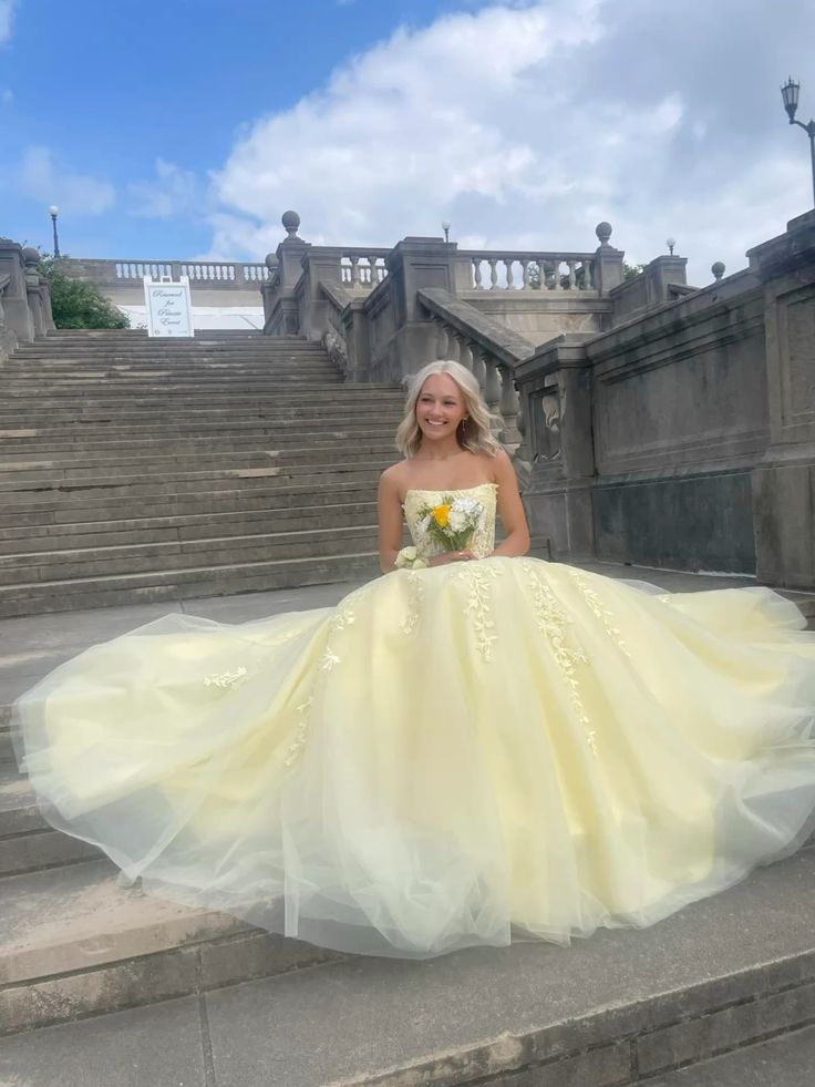 Robe de bal unique en tulle jaune à décolleté cœur avec applications de dentelle, robe de soirée longue AB596