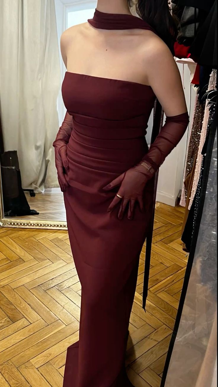 Elegantes, trägerloses Meerjungfrauen-Abendkleid aus burgunderrotem Satin mit passendem Schal, auch als Geburtstags- oder Abschlussballkleid geeignet (AB2114).