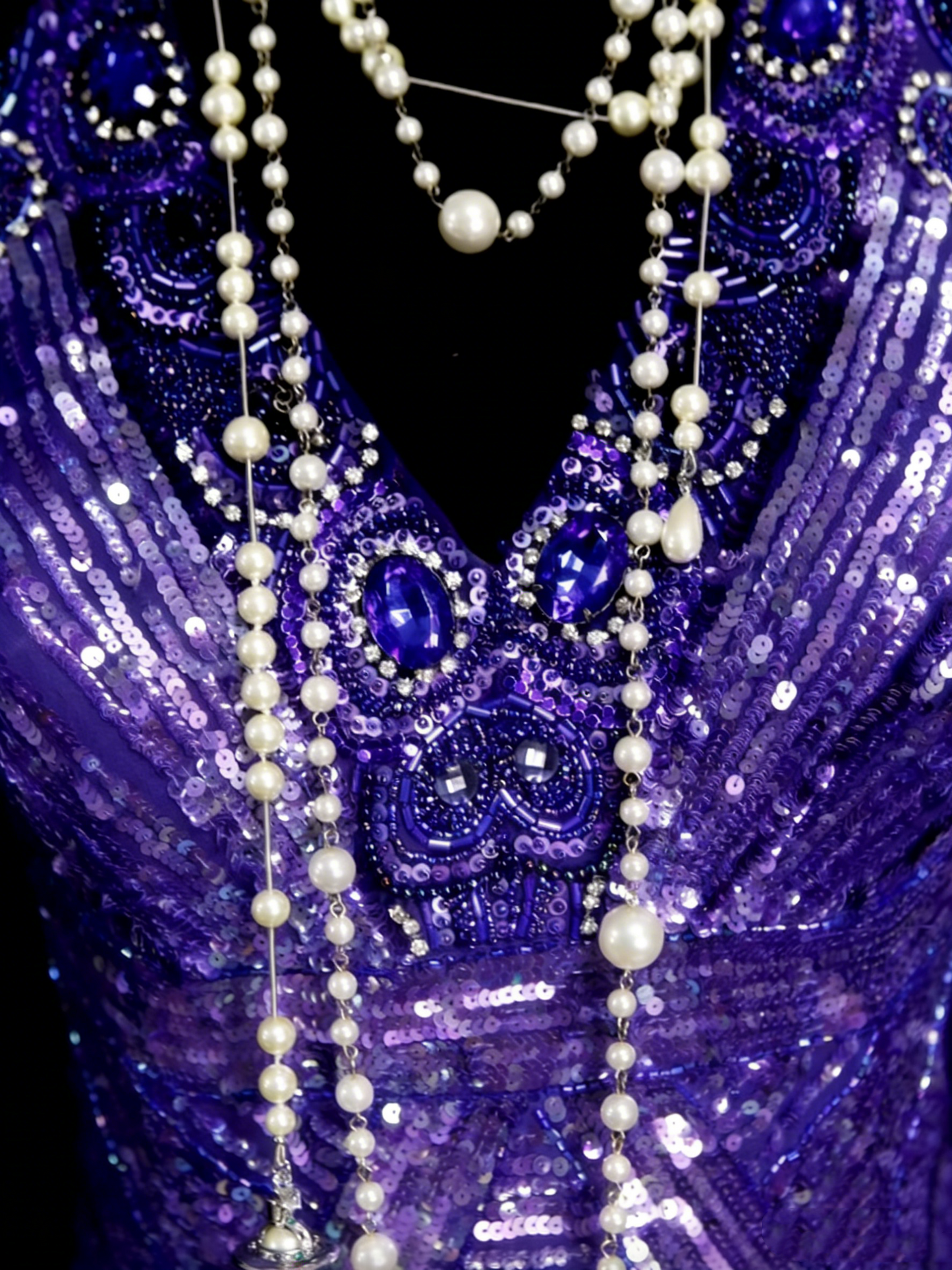 Elegantes, ärmelloses, langes Meerjungfrauen-Abendkleid mit Neckholder, Pailletten und Traubenmuster, N1257