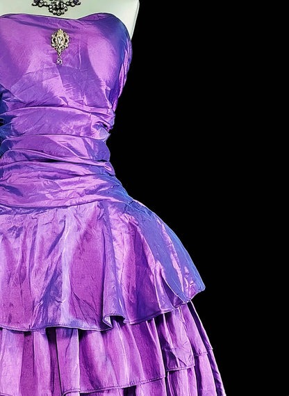 Süße Ballkleid Trägerlos Lila Taft Kurze Mini Homecoming Kleider N2379
