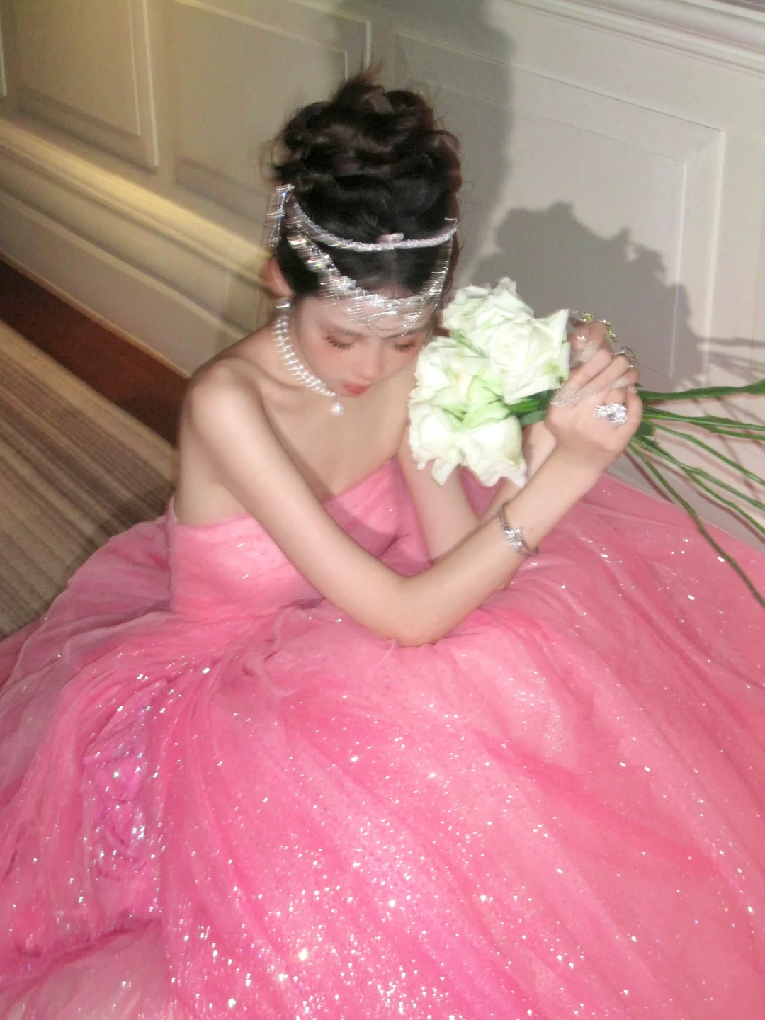 Glitzerndes, trägerloses, langes, pinkfarbenes Pailletten-Ballkleid für Quinceañera, Geburtstag, Sweet 15 und 16 (Luxus-Outfit Nr. 74)