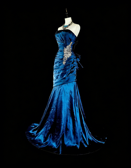 Vintage Meerjungfrau-Abschlussballkleider Trägerlos Falten Marineblau Satin Mit Applikationen Langes Partykleid N2372