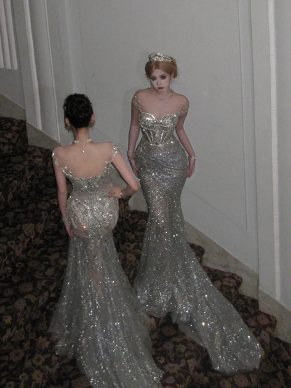 Luxuriöses Brautkleid im Meerjungfrauenstil mit perlenbesetztem Oberteil und silbernen Pailletten, figurbetontes Brautkleid Nr. 77