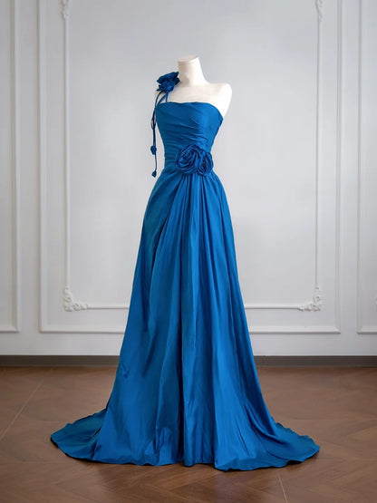 Robe de bal longue bleu roi à une épaule, coupe trapèze simple, ornée de fleurs. Idéale pour un 18e anniversaire. Robe de soirée N342