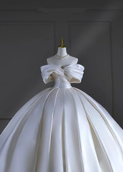 Zeitloses Brautkleid, Ballkleid, schulterfrei, Satin, plissiert, kurze Schleppe, figurbetontes langes Brautkleid AB2524