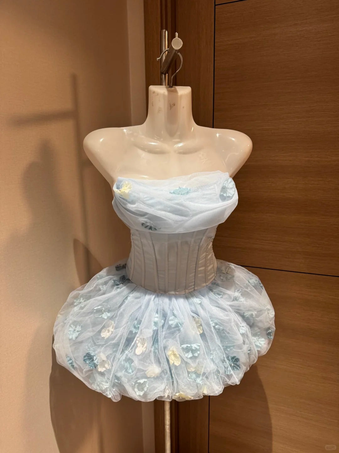 Jolie robe de bal bustier bleu ciel clair à fleurs pour la soirée de Rio, inspirations de robes Hoco pour le bal de promo RB4037