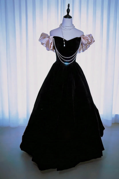 Bescheidene Ballkleider für den Abschlussball schulterfrei Satin Schwarz Rosa Satin mit Ärmeln Langes Quinceañera-Kleid N2964