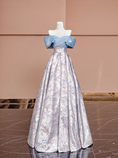Magnifique robe de soirée bleue en satin, coupe trapèze, épaules dénudées et manches longues, idéale pour les bals de fin d'année (N726).