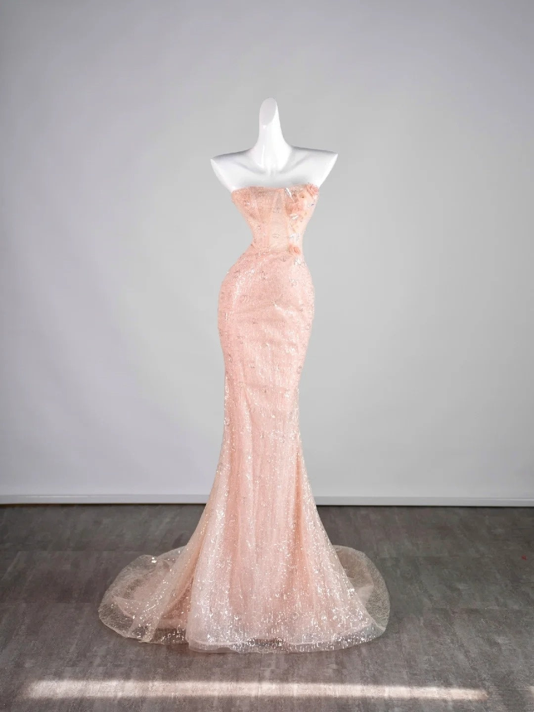 Elegantes, ärmelloses, trägerloses Meerjungfrauen-Abendkleid in Rosa mit Pailletten, Modell N1287
