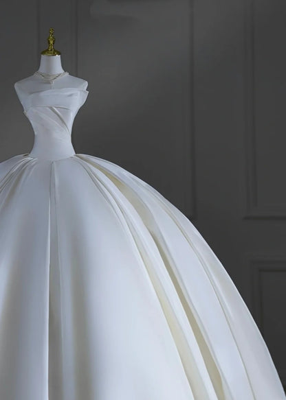Zeitloses Brautkleid, Ballkleid, trägerlos, Satin, plissiert, mit Hofschleppe, figurbetont, langes Brautkleid AB2528