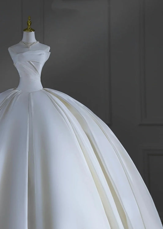 Timeless Wedding Dresses Ball Gown Strapless Satin Pleated Brides Dress Court Train Fitted Long Bridal Gowns AB2528