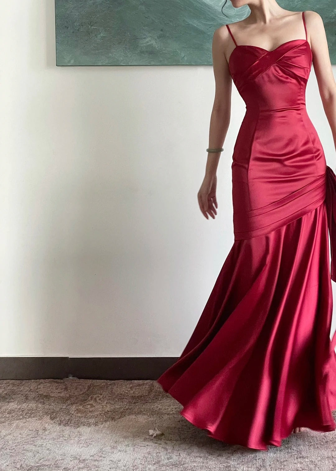 Romantisches Meerjungfrauen-Spaghettiträger-Kleid aus burgunderrotem Satin mit Plisseefalten, langes Ballkleid N2821