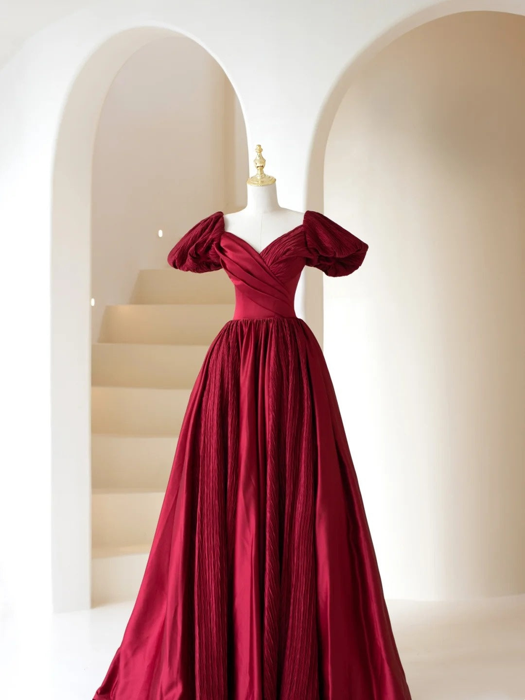 Stilvolles, bordeauxrotes A-Linien-Abendkleid mit V-Ausschnitt und Ärmeln – Inspiration für formelle Party- und Abschlussballkleider (Modell N197)
