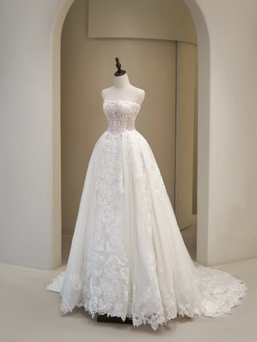 Robe de mariée élégante, robe de bal bustier en dentelle blanche sans manches, robe de mariée cintrée N231