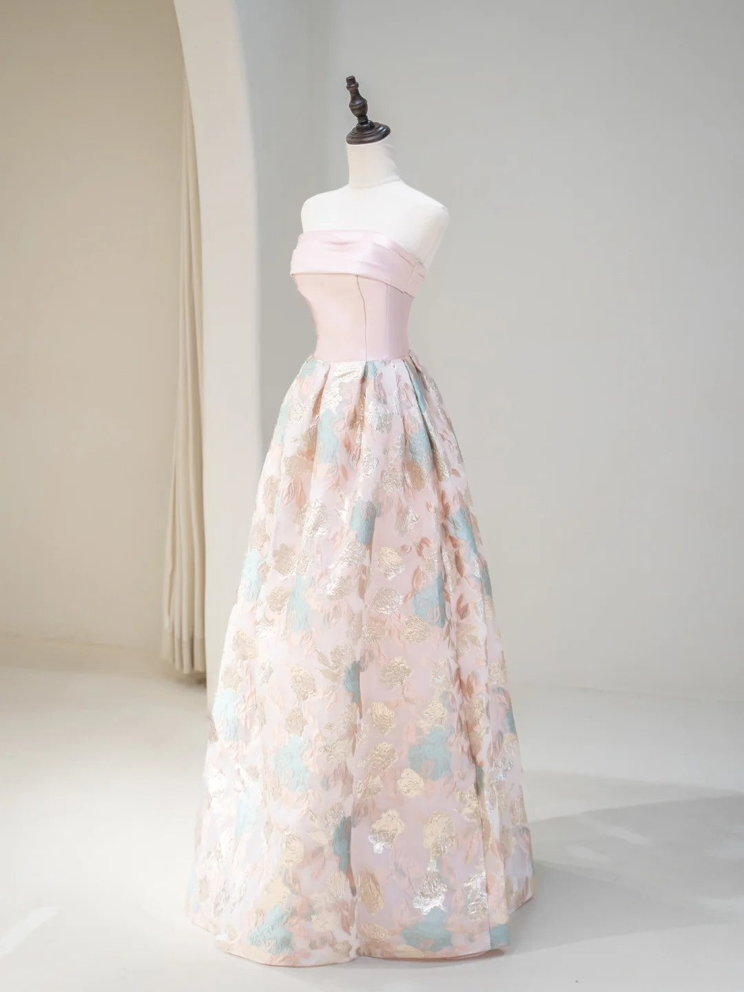 Robe de bal élégante sans bretelles en satin rose à fleurs, robe de soirée longue, tenue pour un 18e anniversaire, robe de remise de diplôme RB1037