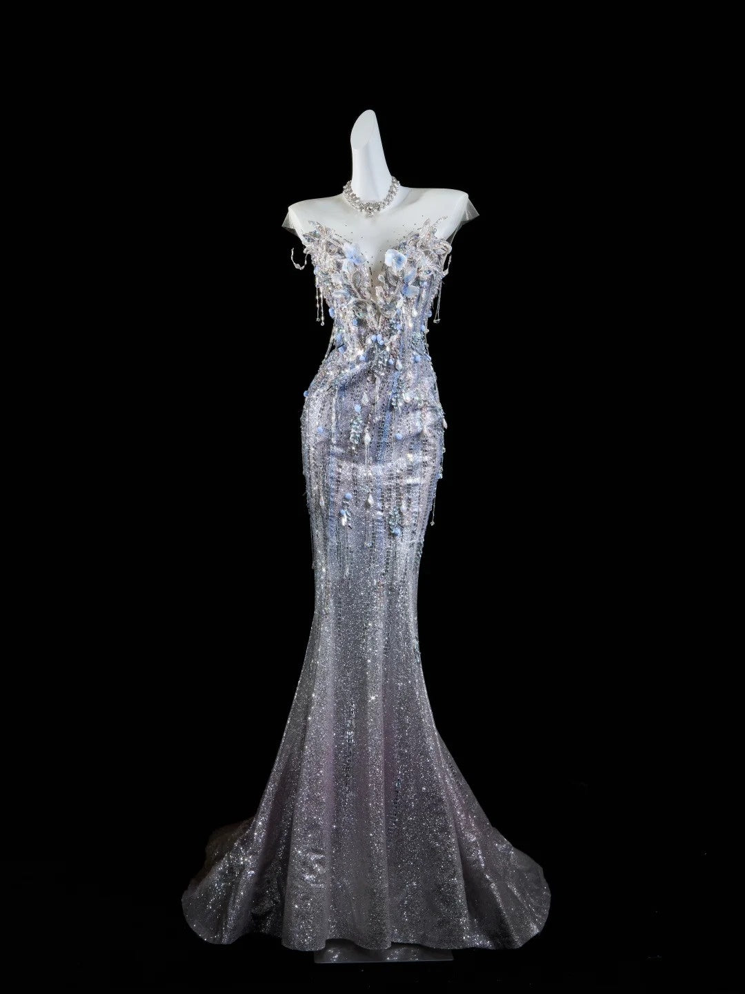 Robe de mariée sirène classique, décolleté cœur, sequins gris argentés et cristaux, robe de mariée N299