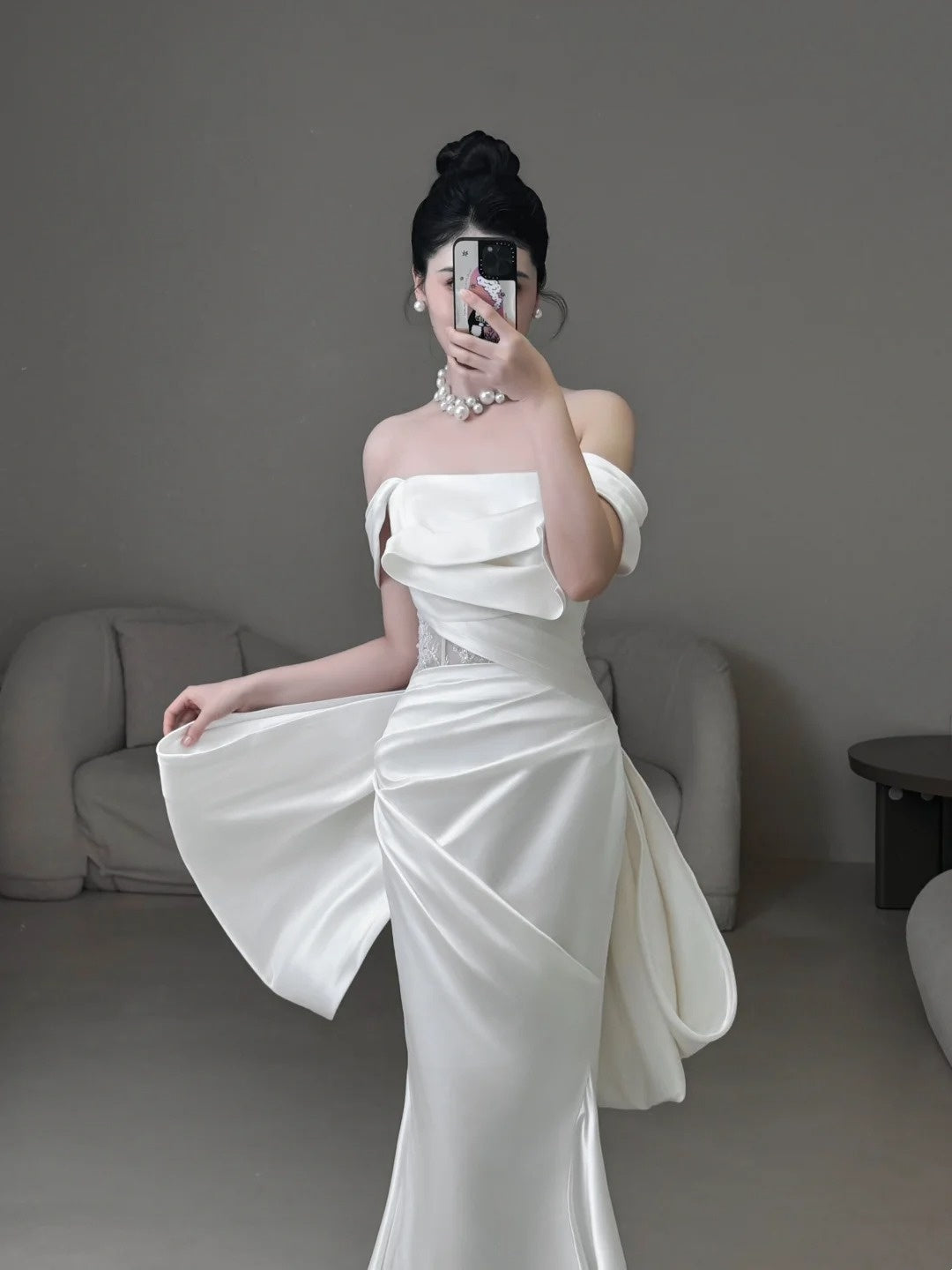 Klassisches Meerjungfrauen-Brautkleid, schulterfrei, weiß, aus Satin, mit kurzen Ärmeln, Sommerbrautkleid N235