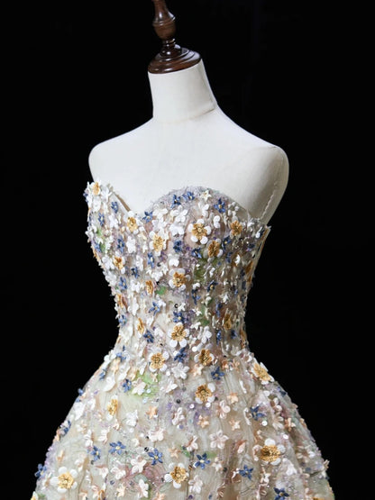 Robe de bal ravissante en tulle fleuri, décolleté cœur, longueur thé, inspiration tenue de soirée N303