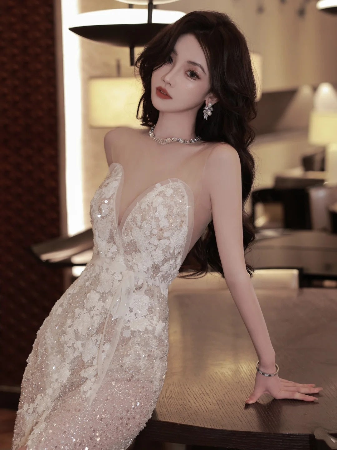 Märchenhaftes Fantasy-Hochzeitskleid im Meerjungfrauen-Stil mit Herzausschnitt, langes, figurbetontes Brautkleid aus weißer Spitze N1088