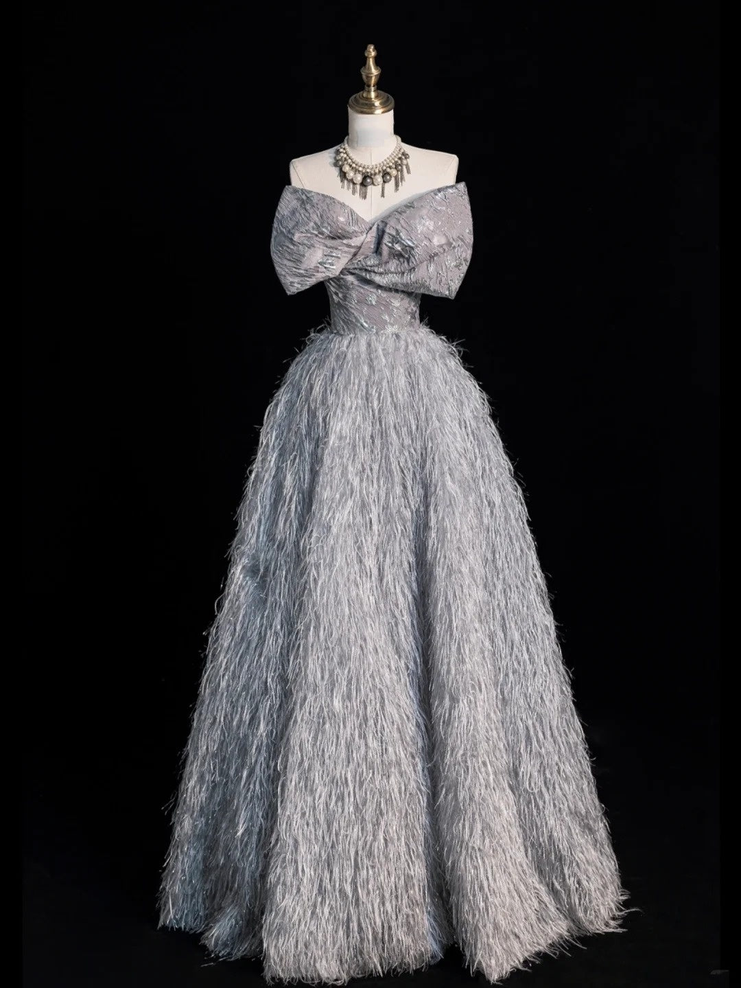 Robe de bal princesse grise à décolleté cœur avec nœud, plumes et tulle, longue robe de soirée formelle N751