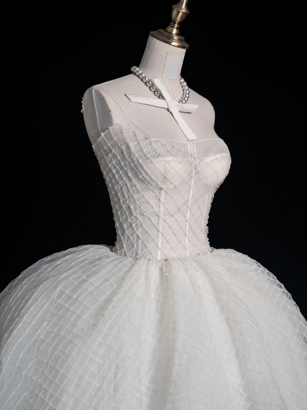 Elegante Ballkleider, asymmetrische, trägerlose weiße Tüllkleider für Abschlussball, Abiturkleid, Outfits zum 20. Geburtstag N507