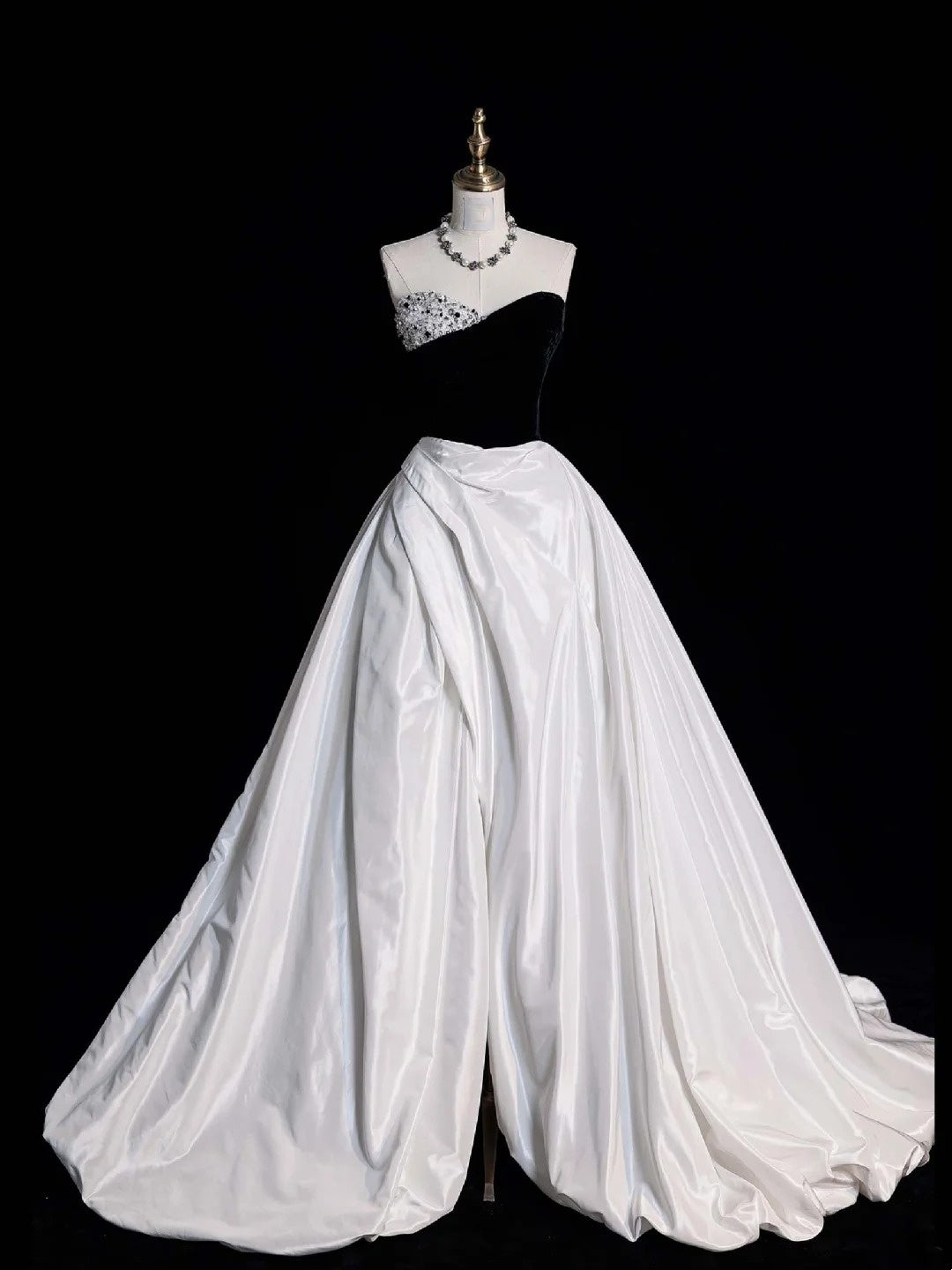 Elegantes Ballkleid mit herzförmigem Ausschnitt, schwarzem Oberteil und weißem Satin, langes Abendkleid für Damen und Mädchen, N650