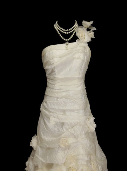 Robe de mariée sirène vintage années 70 à une épaule ornée de fleurs 3D, style conte de fées, référence N1384