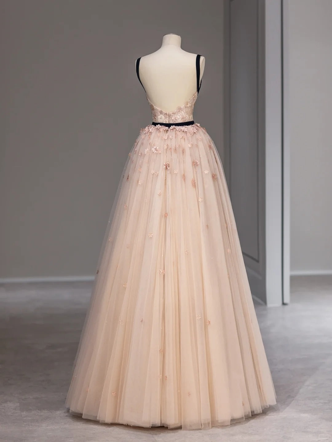 Beautiful Ball Gown Spaghetti Straps Light Pink Tulle Sleeveless Long Prom Dresses Inspo Formal Outfits RB3991