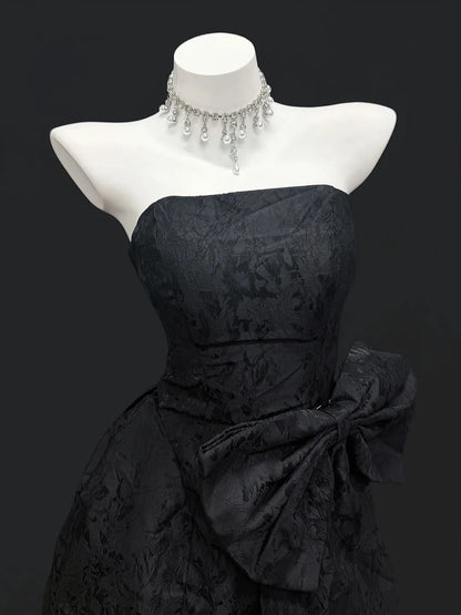 Robe Courte Noire Droite sans Bretelles avec Nœud, Idéale pour Remise de Diplôme et Bal de Promo N4492